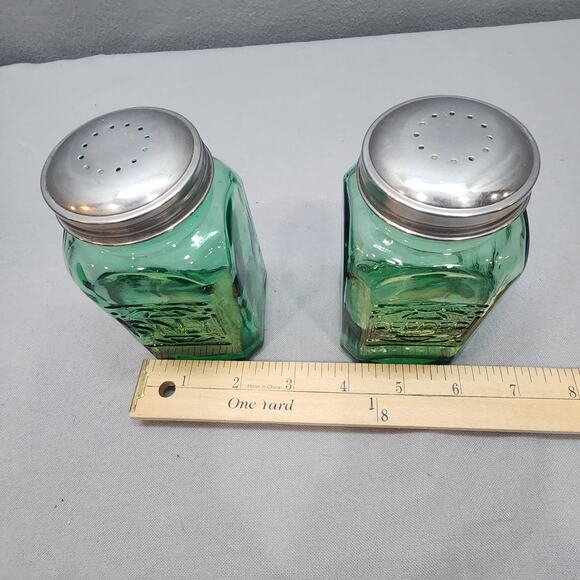 Vintage Depression Style Glass Salt and Pepper Shakers (Green) - Picture 7 of 7